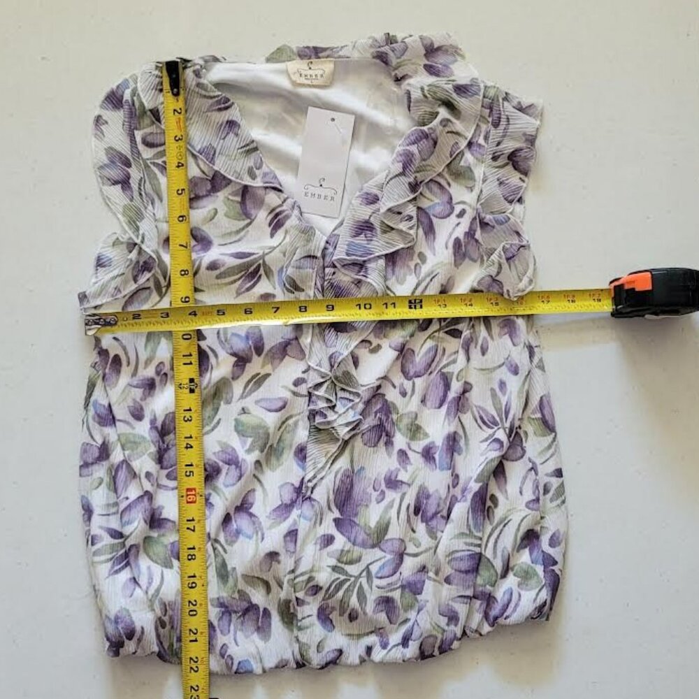 NWT Ember lilac and white v-neck with banded waist - Size Large - Picture 2 of 9